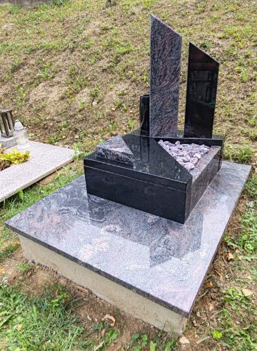 Urnohroby - kombinacia-dvoch-materialov.jpg
